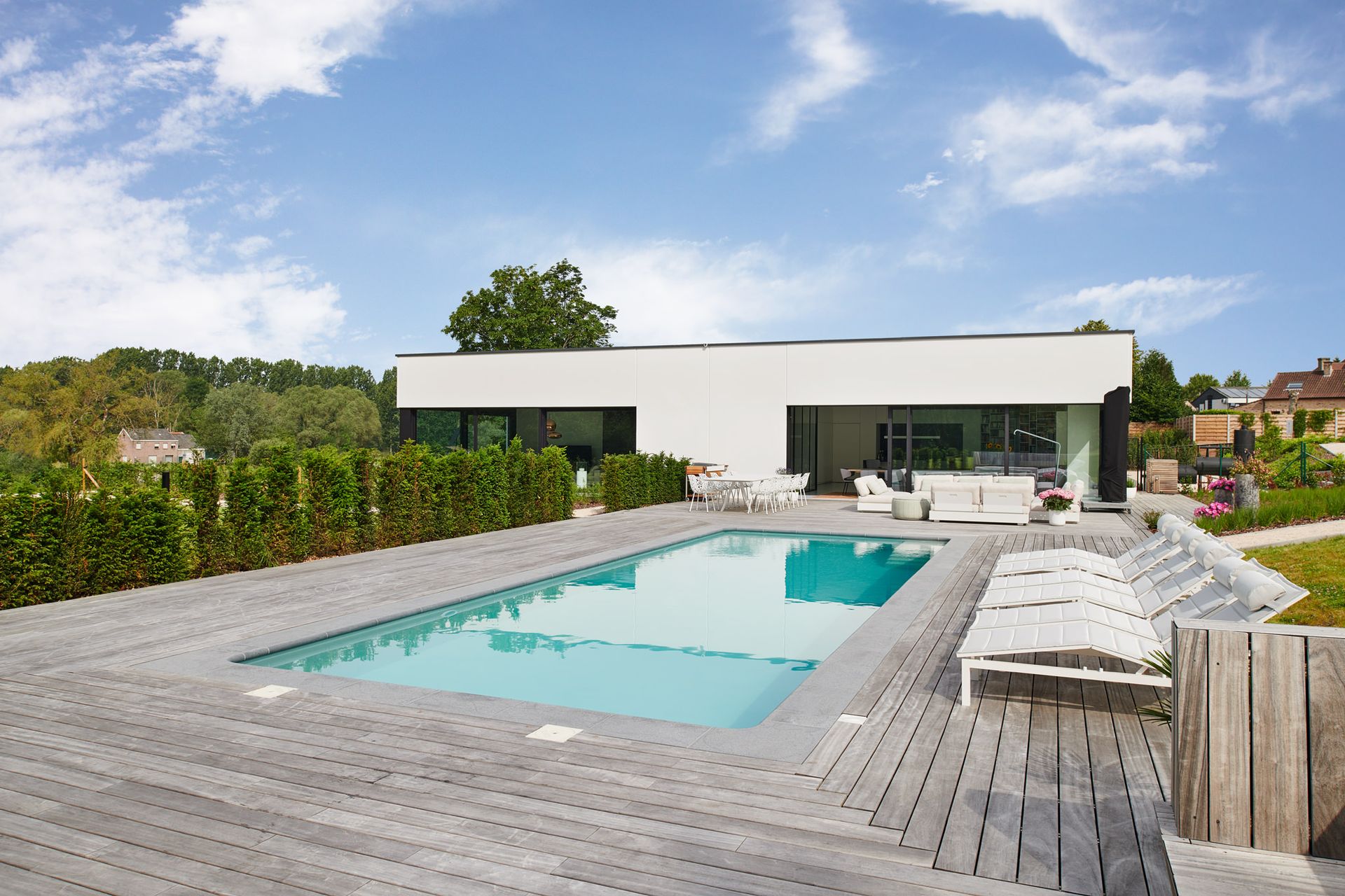 huis met tuin en zwembad