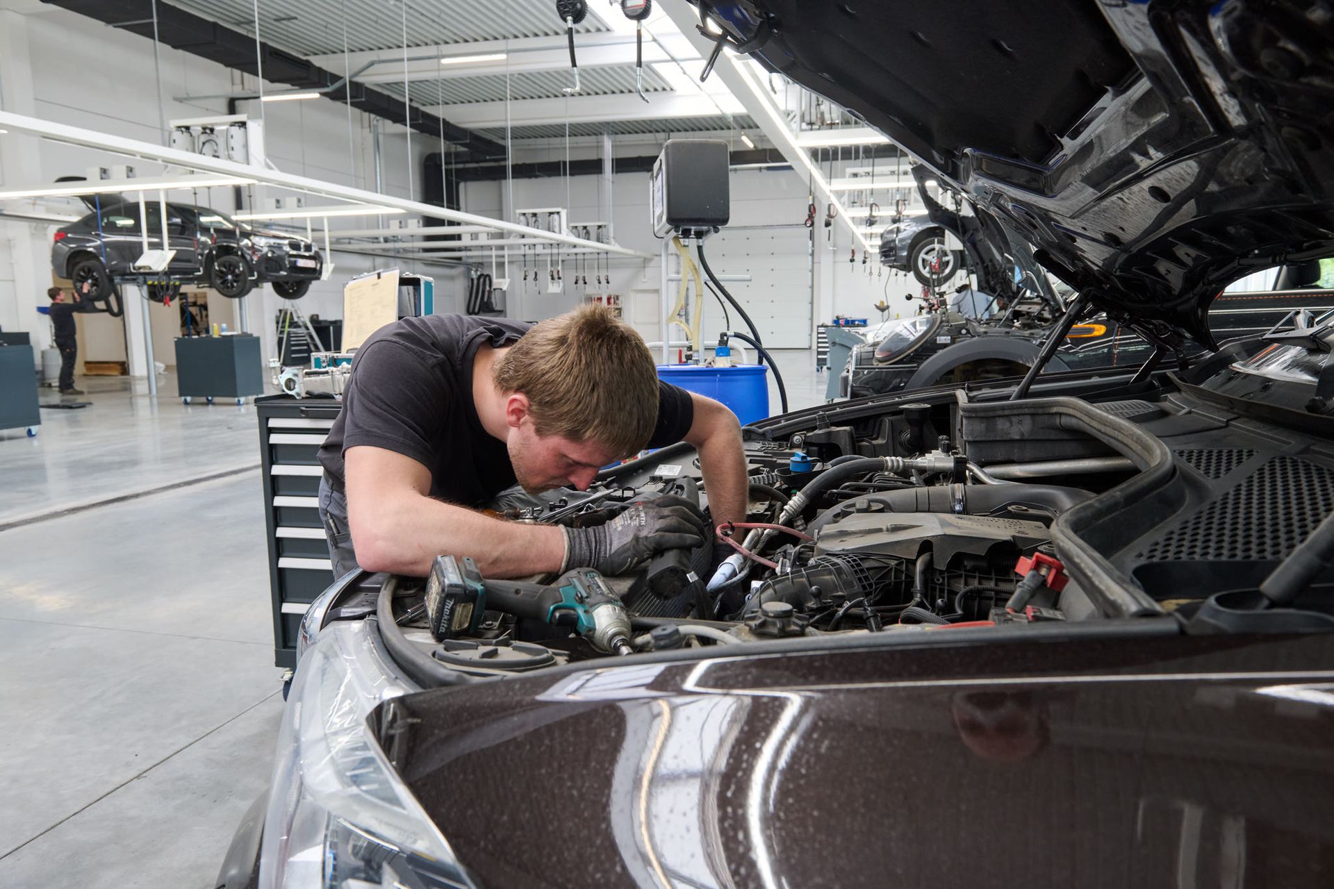 BMW werkplaats met techniekers