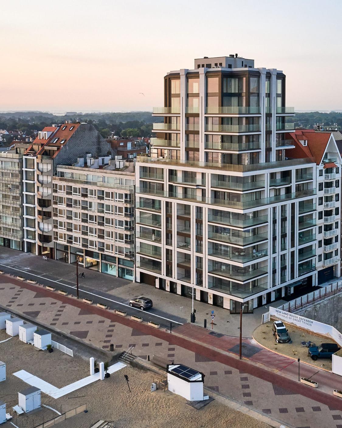 Versluys Carlton One appartementsgebouw Knokke Albertplein bij zonsopgang