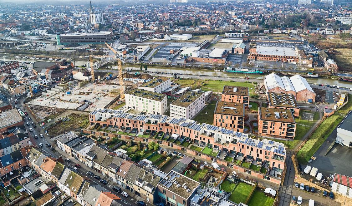 Luchtfoto van Matexi bouwput project Pier Kornel Aalst met torenkranen