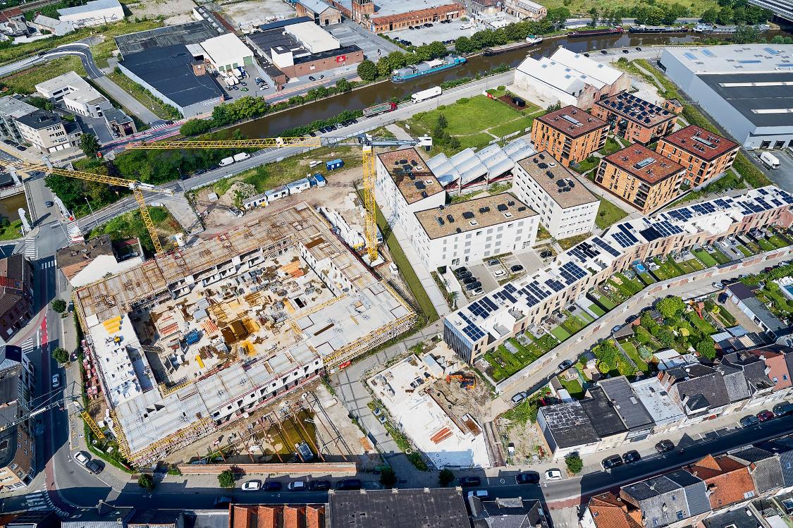 Dronefoto van Matexi bouwput project Pier Kornel Aalst met torenkranen