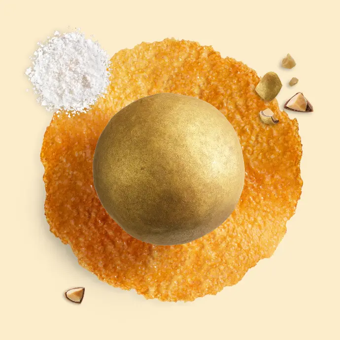 Golden Macolate on a circle leaf of caramel